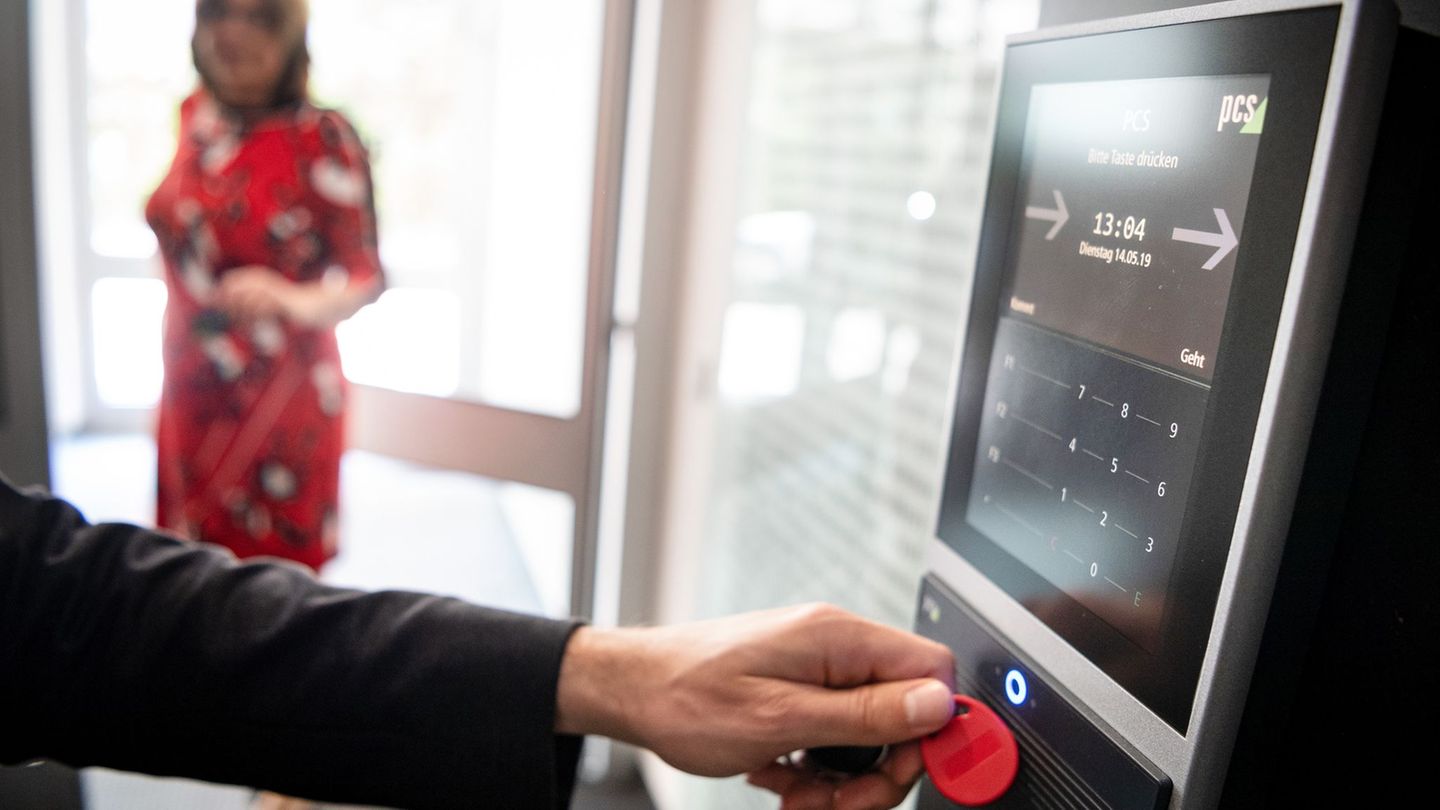 Survey for overtime: The majority of employees reject longer working hours