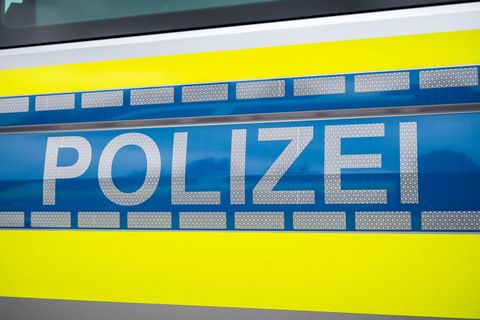 Mann soll Feuer auf Tankstelle gelegt haben. (Archivbild) Foto: Daniel Vogl/dpa