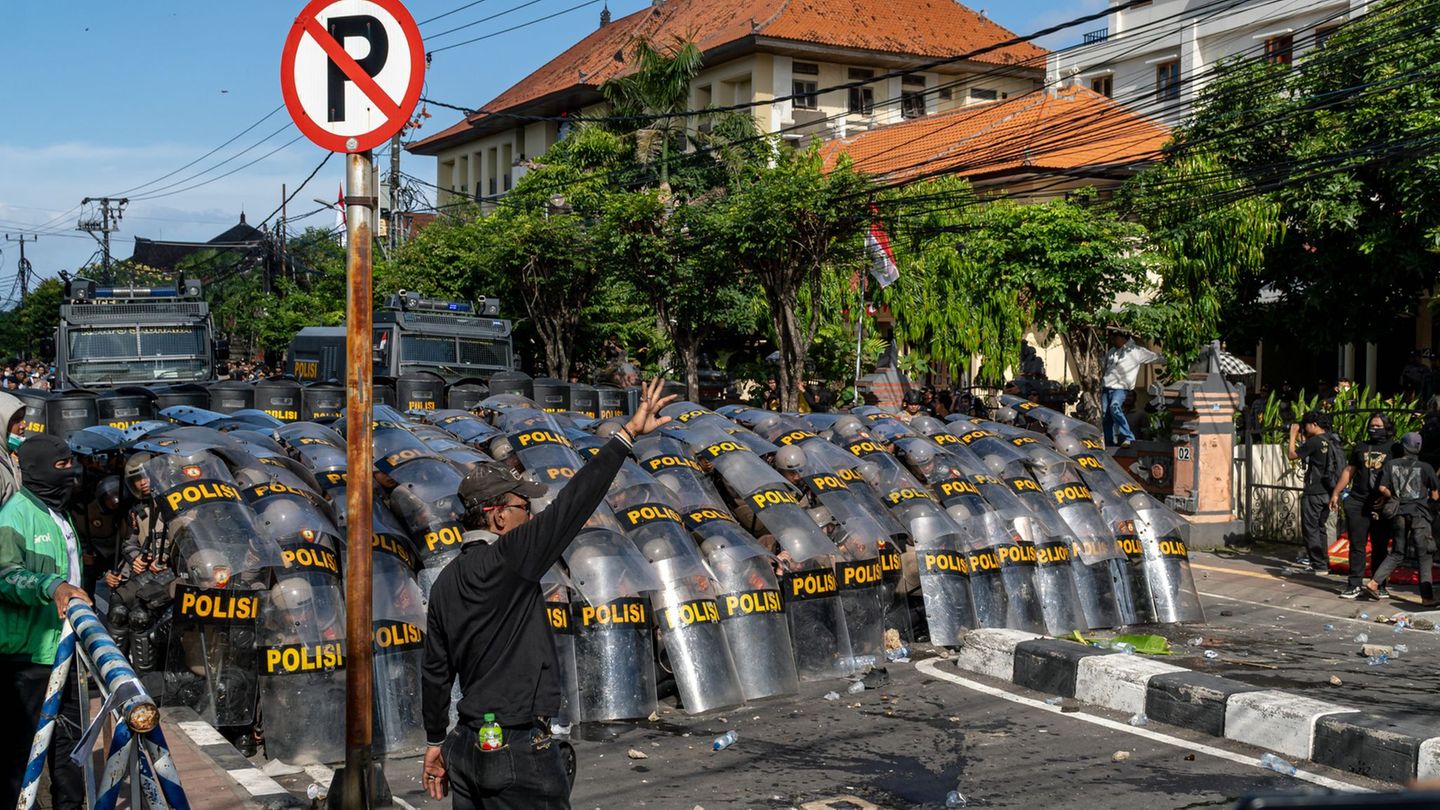 Unrest in Indonesia: Wave of protests reaches Bali – village guards mobilized