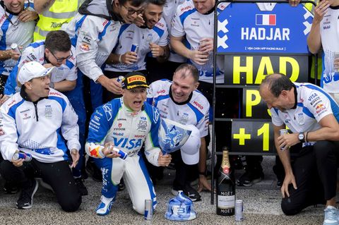 Der Pokal von Isack Hadjar geht zu Bruch. Foto: Sander Koning/ANP/dpa