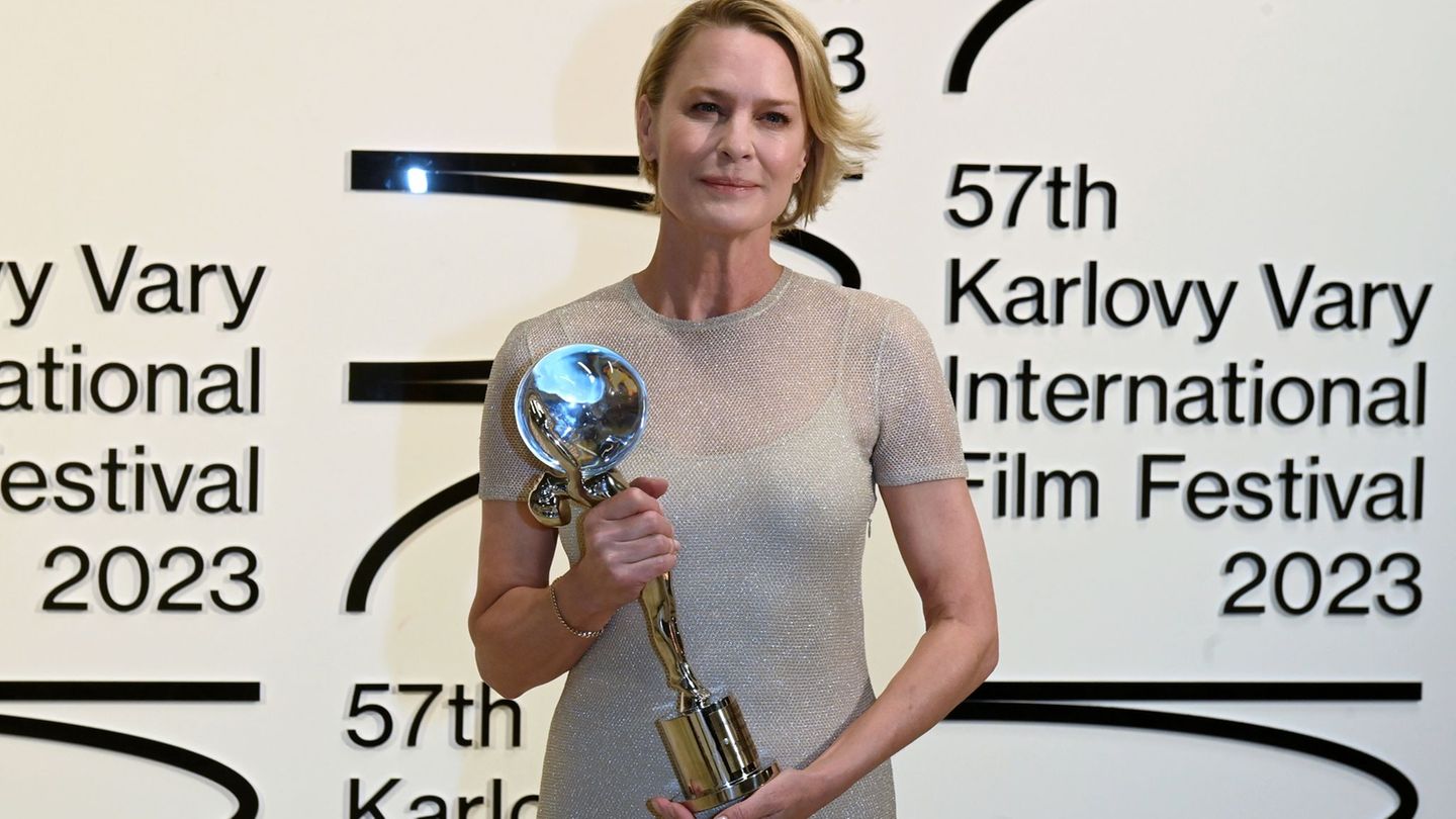 People: Instead of Hollywood: Robin Wright prefers to live in the country