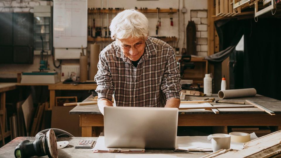 Rente: So stark soll die Aktivrente arbeitende Rentner entlasten | STERN.de