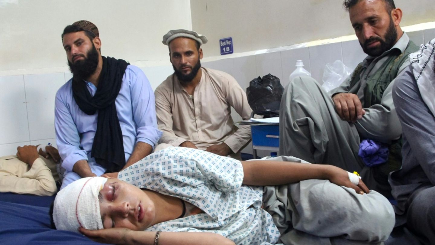 Mehr als 800 Tote bei schwerem Erdbeben in Afghanistan