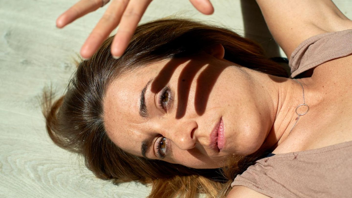 Frühe Wechseljahre: Egal welches Problem Frauen ab Mitte 30 haben, die Social-Media-Welt scheint die Erklärung dafür gefunden zu haben: Perimenopause Egal welches Problem Frauen ab Mitte 30 haben, die Social-Media-Welt scheint die Erklärung dafür gefunden zu haben: Perimenopause