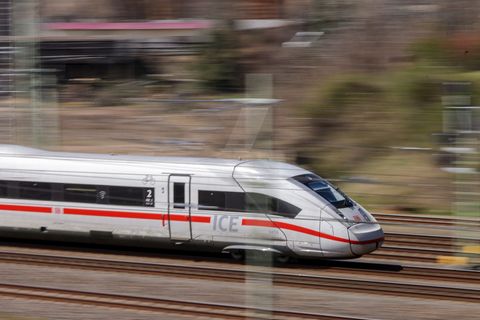 Eine defekte Klimaanlage bremste einen ICE in Unterfranken in Fahrtrichtung Norden aus. (Symbolbild) Foto: Jan Woitas/dpa