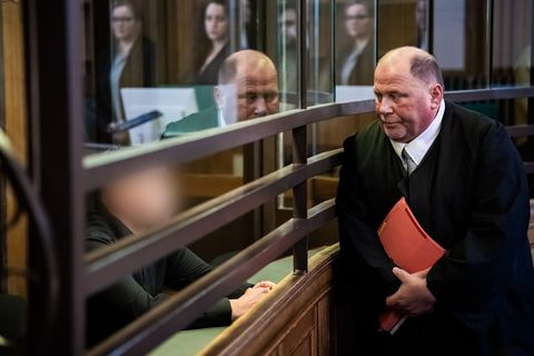 Der Neonazi war zu einer Haftstrafe von drei Jahren und drei Monaten verurteilt worden. (Archivbild) Foto: Christoph Soeder/dpa