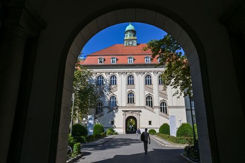 In den vergangenen drei Jahren begannen jährlich im Schnitt rund 1.960 Studenten an der Charité. (Archivbild) Foto: Jens Kalaene