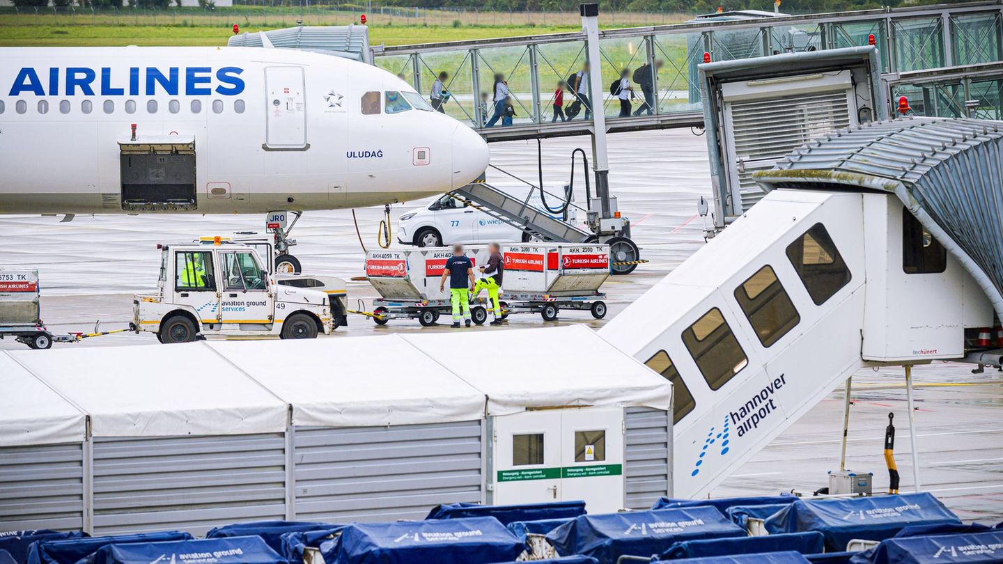 Recording program: Flight with over 40 Afghans landed in Germany