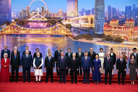 Gruppenfoto beim SOZ-Gipfel in Tianjin