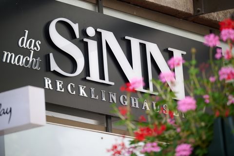 Das Amtsgericht Hagen hat das Insolvenzverfahren über die Modekette Sinn aufgehoben. (Archivbild) Foto: Bernd Thissen/dpa