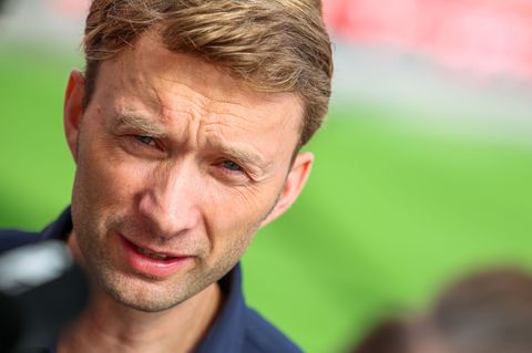 Simon Rolfes hat kurz vor Ende der Transferphase weitere Verstärkung für Leverkusen geholt. Foto: Christoph Reichwein/dpa