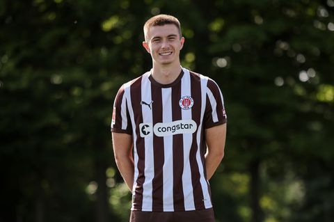 Zurück nach England: St. Paulis Stürmer Scott Banks wird an den FC Blackpool ausgeliehen. Foto: Christian Charisius/dpa