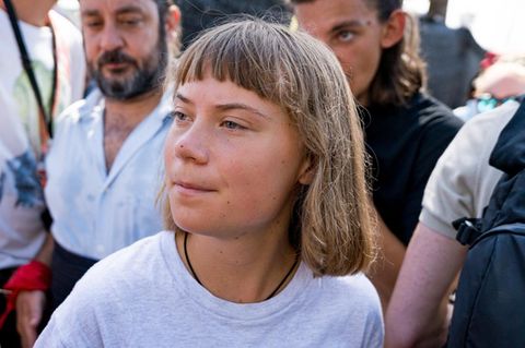 Greta Thunberg vor dem Auslaufen der Global Sumud Flotilla aus dem Hafen von Barcelona