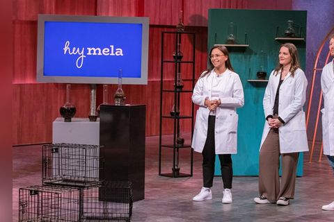 Stephanie Pfeil-Coenen, Dr. Alina Eilers und Stanislaus Hans (v.l.n.r.) präsentieren den veganen Schwangerschaftstest "hey mel
