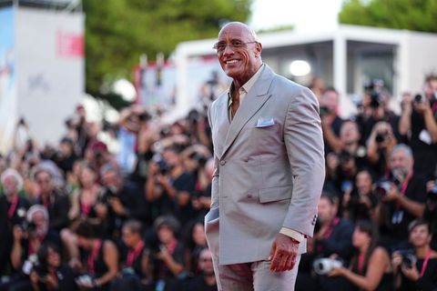 "The Rock" vor dem Festivalpalast. Foto: Scott A Garfitt/Invision/AP/dpa