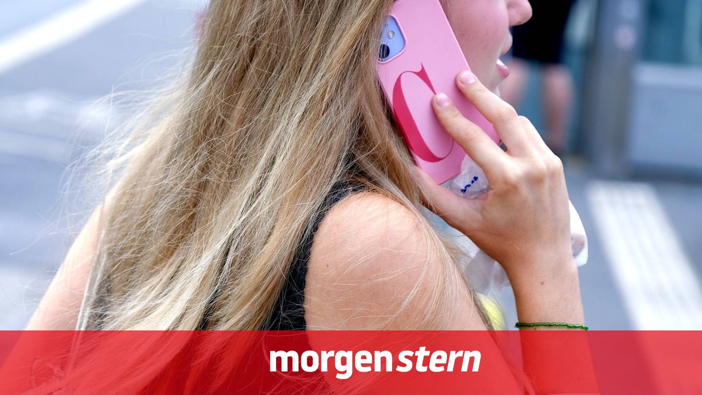 Catcalling: Junge Frau auf der Straße