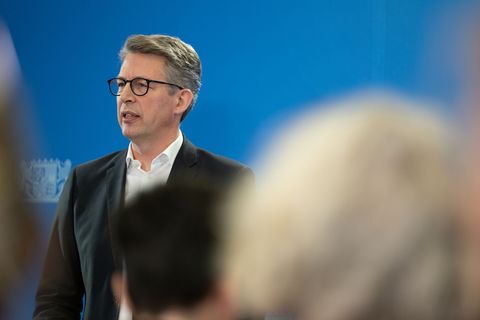 Bayern Kunstminister Markus Blume will mit der Rückgabe der Werke einen "Versuch der Wiedergutmachung in Richtung der Opfer unte