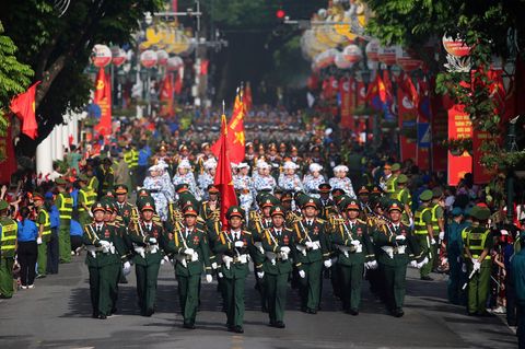 Es war die größte Militärparade in Vietnam seit Jahrzehnten. Foto: Luong Thai Linh/Pool EPA/AP/dpa