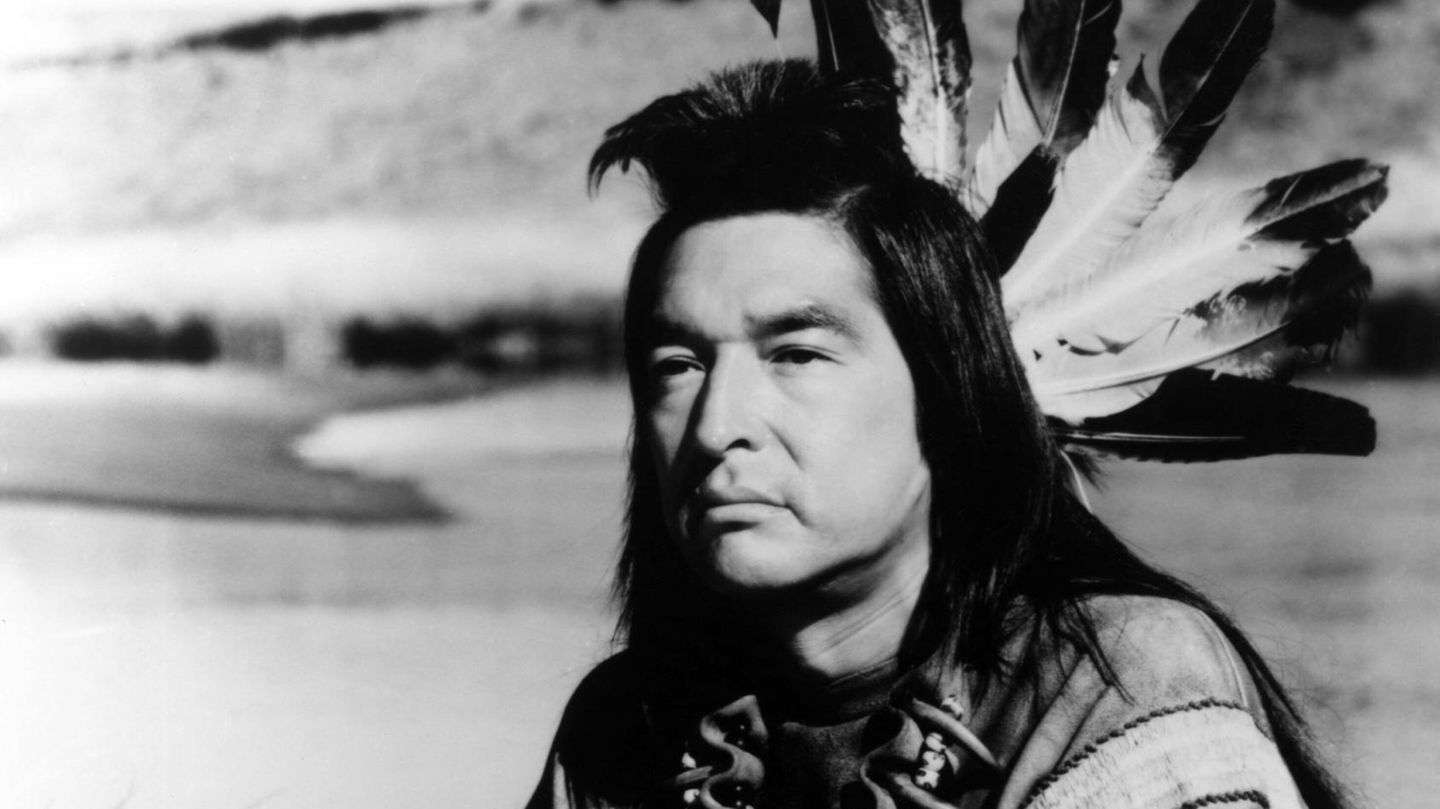 Graham Greene: Star out “Who dances with the wolf” has died