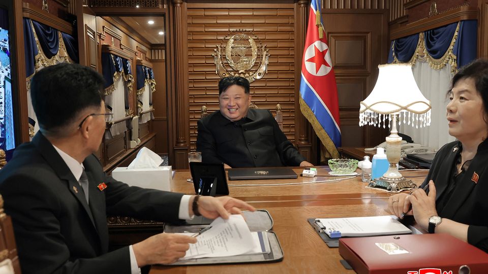 Kim Jong un in his private eye