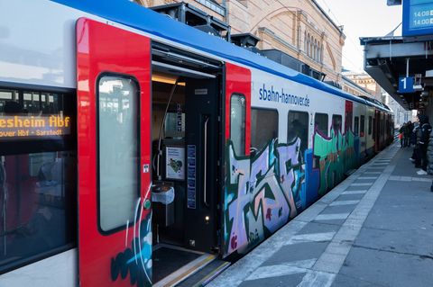 Eine Stellwerkstörung macht der S-Bahn Hannover weiter zu schaffen. (Symbolbild) Foto: Marco Rauch/dpa