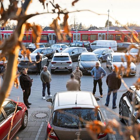 Ojaghi und seine Mitstreiter konfrontieren Lutz Kratzer