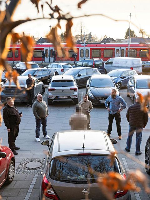 Ojaghi und seine Mitstreiter konfrontieren Lutz Kratzer