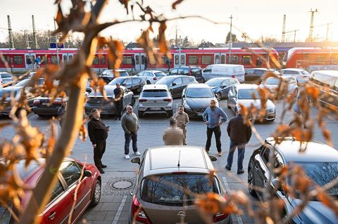 Ojaghi und seine Mitstreiter konfrontieren Lutz Kratzer