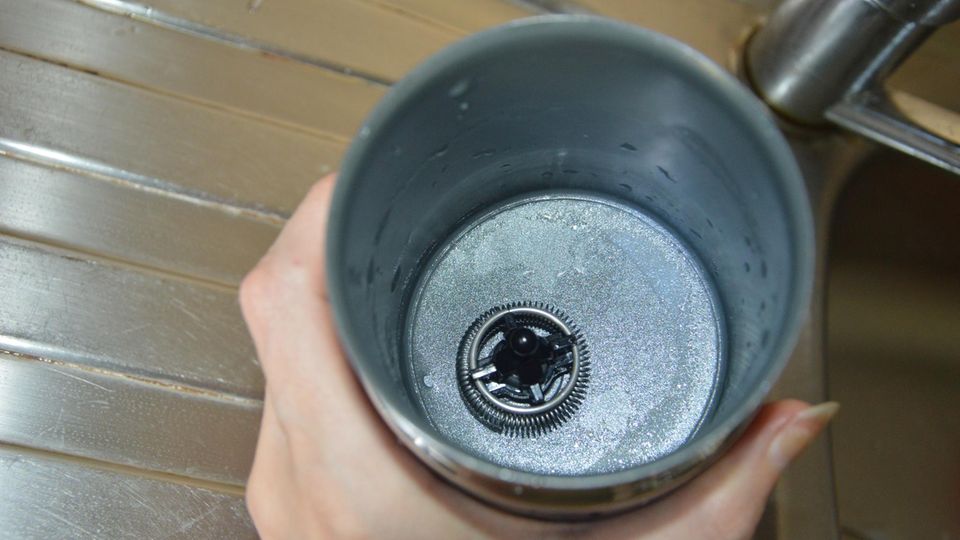 Reinigung Nespresso Milchaufschäumer Nespresso Milchaufschäumer Innenansicht