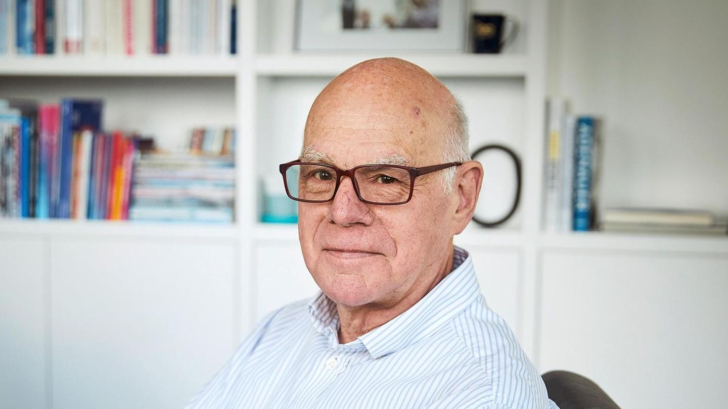 Norbert Lammert sitzt in seinem Büro in der Konrad-Adenauer-Stiftung in Berlin