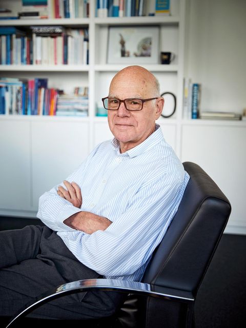 Norbert Lammert sitzt in seinem Büro in der Konrad-Adenauer-Stiftung in Berlin