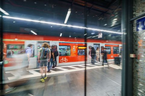 Pendeln gehört für Studenten oft zum Alltag. (Symbolbild) Foto: Andreas Arnold/dpa