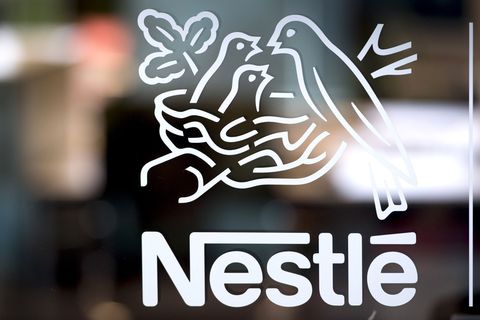 Nach dem zweiten Chefrauswurf innerhalb eines Jahres gerät die Nestlé-Aktie unter Druck. (Symbolbild) Foto: Laurent Gillieron/KE
