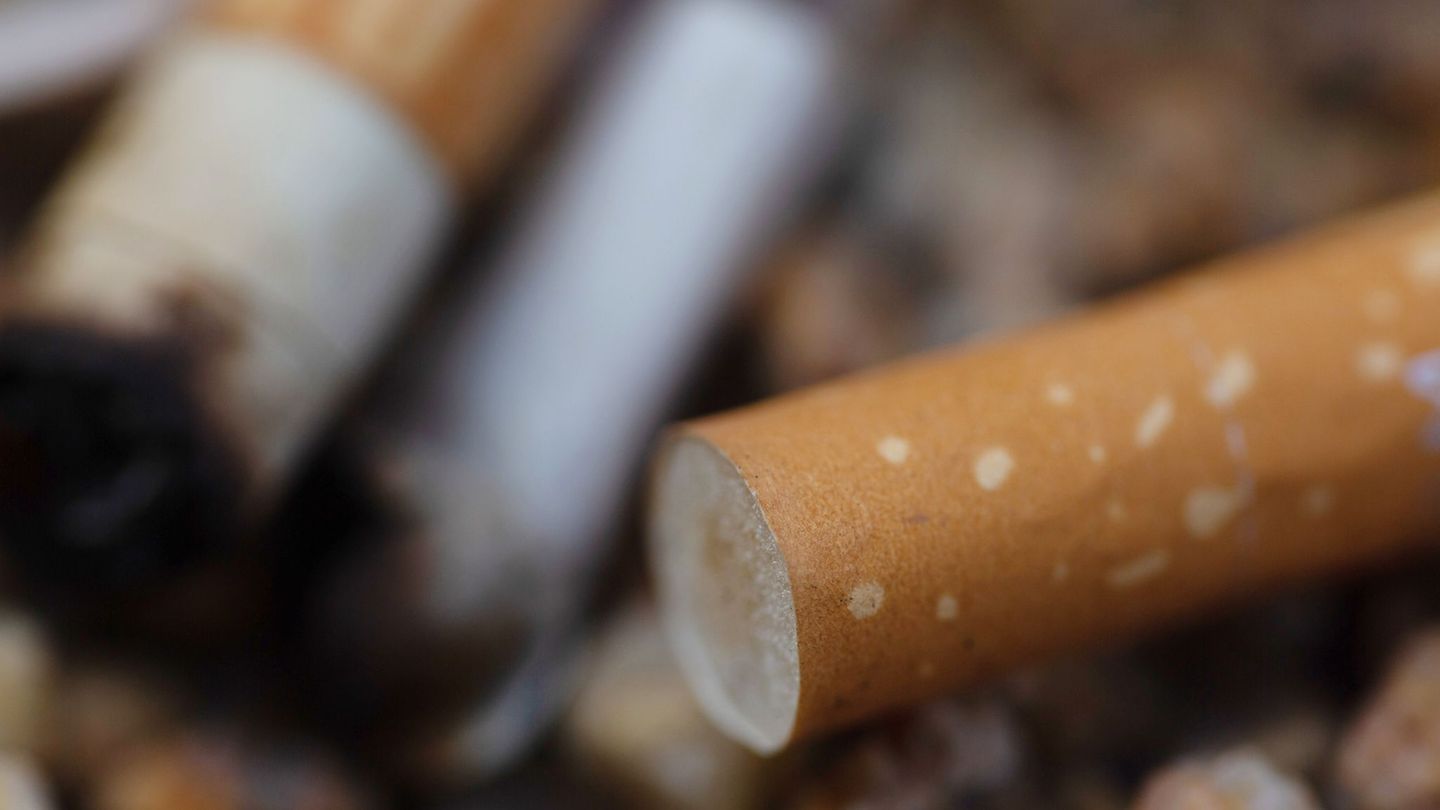 Fake branded branded cigarettes: every second one understands the tipping black market