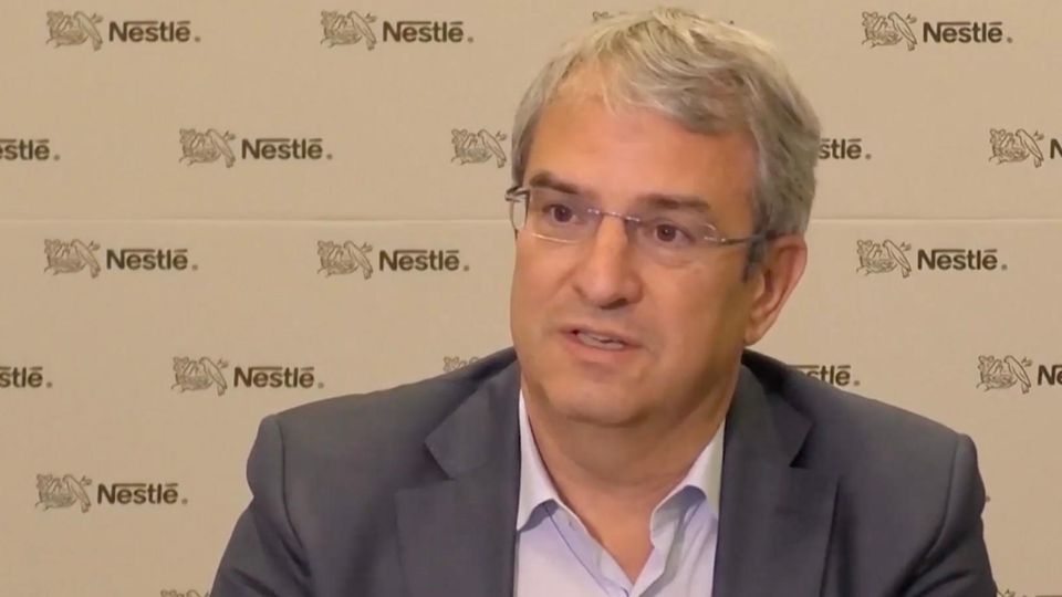 Laurent Freixe Laurent Freixe vor einer Nestlé Wand im Interview.