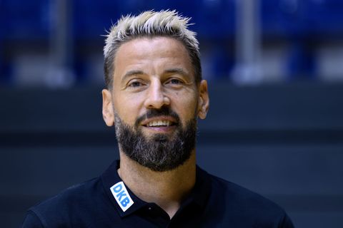 Magdeburgs Trainer Bennet Wiegert freut sich auf das erste Saison-Heimspiel gegen den ThSV Eisenach. (Archivbild) Foto: Hendrik