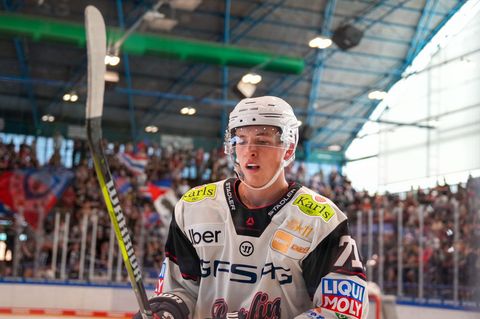 Maxim Schäfer von den Eisbären Berlin wechselt auf Leihbasis nach Kanada. (Archivbild) Foto: Soeren Stache/dpa