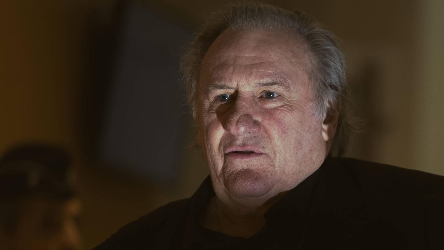 Gérard Depardieu bei seinem Prozess wegen sexueller Gewalt im Frühjahr 2025