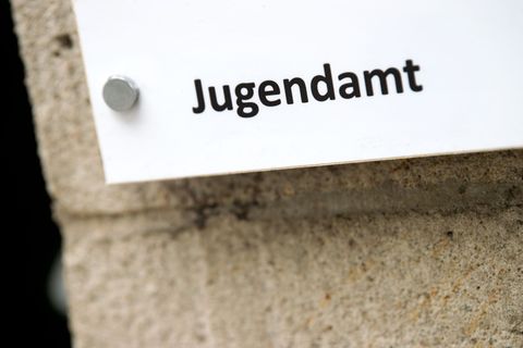 Sächsischer Landrat klagt über nicht gezahlten Rechnungen des Freistaates für die Unterbringung und Betreuung von unbegleiteten