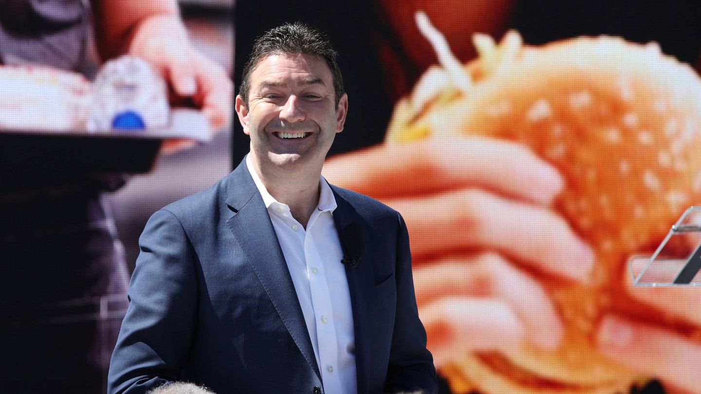 Affair in the workplace? These bosses therefore lost their job