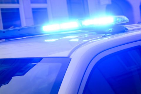 Die Verfolgungsjagd mit der Polizei dauerte knapp 30 Minuten. (Symbolbild) Foto: Julian Stratenschulte/dpa