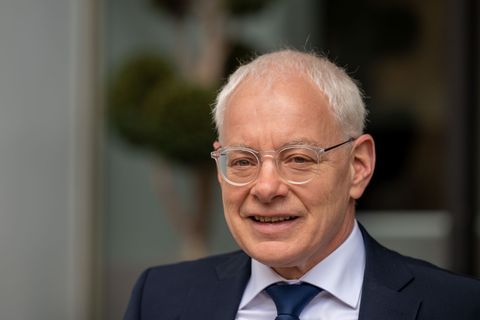 Der saarländische Wirtschaftsminister Jürgen Barke (SPD) nimmt mit dem Mittelstandspaket vor allem kleine und mittlere Unternehm