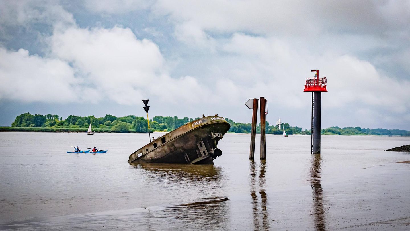Wrack Binnenschiff "Uwe" in Hamburg