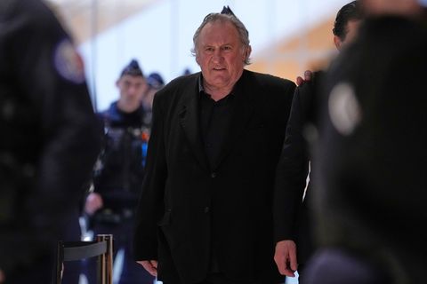 Depardieu drohen im Falle einer Verurteilung bis zu 20 Jahre Haft. (Archivbild) Foto: Aurelien Morissard/AP/dpa