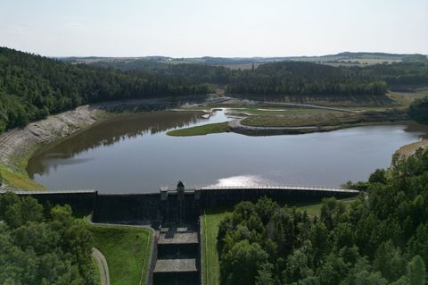Die Talsperre Weida in Ostthüringen ist nach fast 70 Jahren im Betrieb sanierungsreif. Foto: Bodo Schackow/dpa