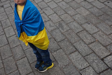 Kind mit Ukraineflagge