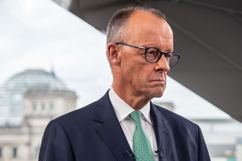 Der Kanzler stellt klar: Es gibt noch keine Pläne für die Entsendung deutscher Soldaten in die Ukraine. Foto: Michael Kappeler/d