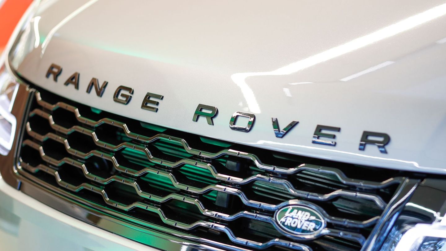 Car maker: Jaguar Land Rover paralyzed to cyber attack