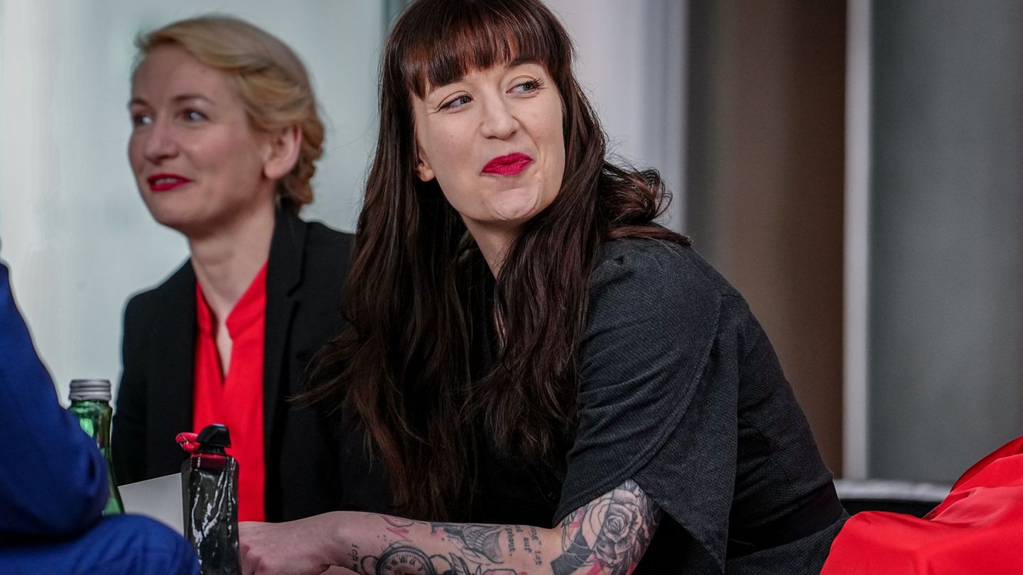 People: Reichinnek wants to be tattooed by books