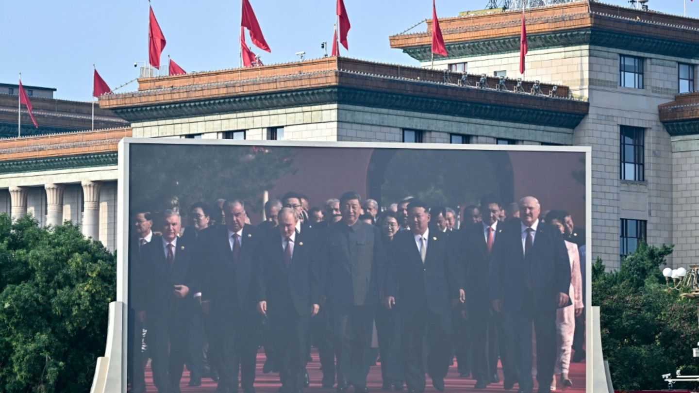 Xi begrüßt Putin und Kim vor Militärparade in Peking